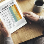 Kolesterol Normal Wanita & Pria: Batas, Penyebab, dan Cara Menurunkannya